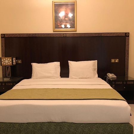 New Royal Mark Hotel Apartments ドバイ エクステリア 写真
