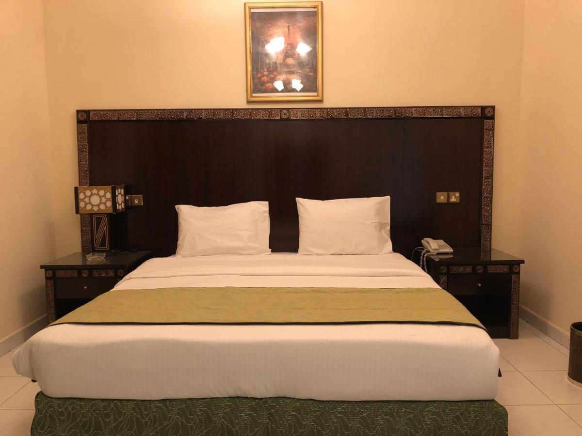 New Royal Mark Hotel Apartments ドバイ エクステリア 写真