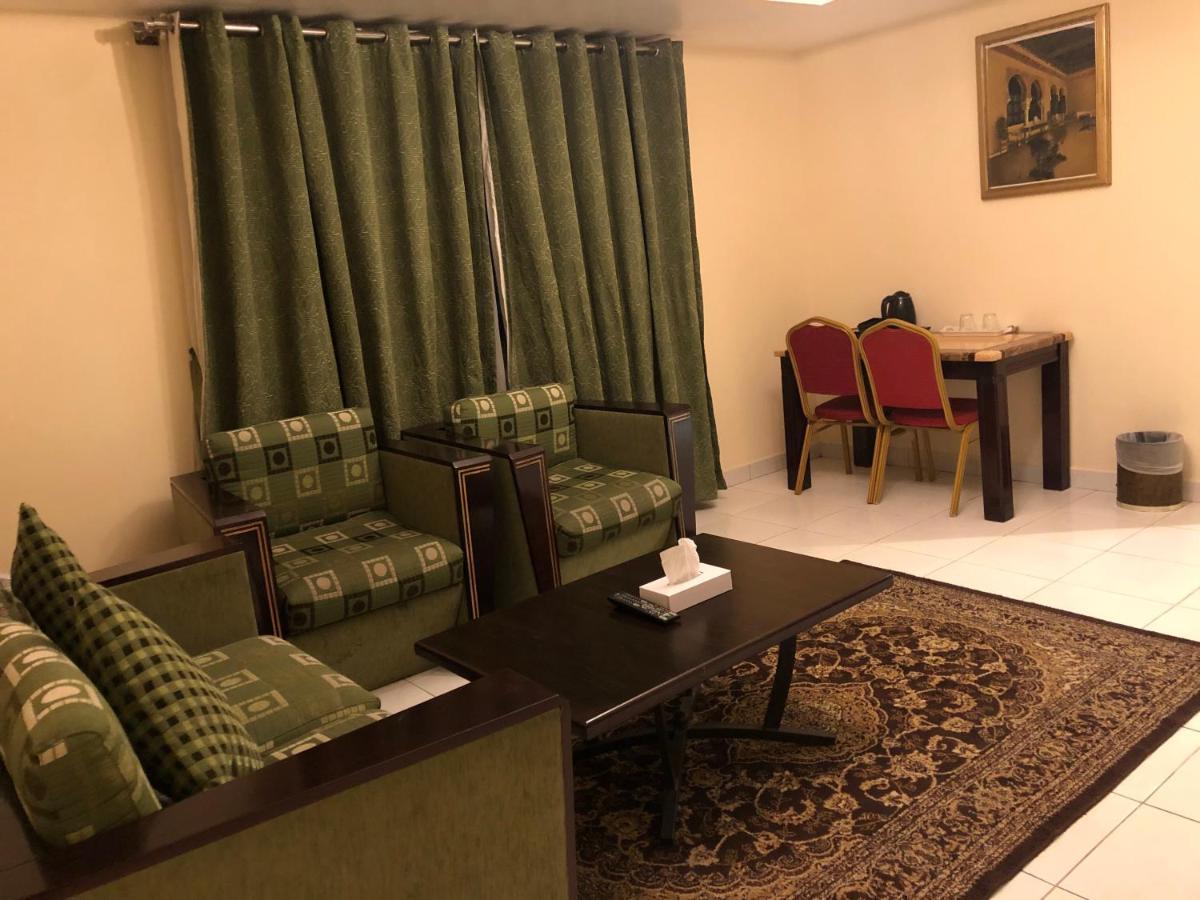 New Royal Mark Hotel Apartments ドバイ エクステリア 写真