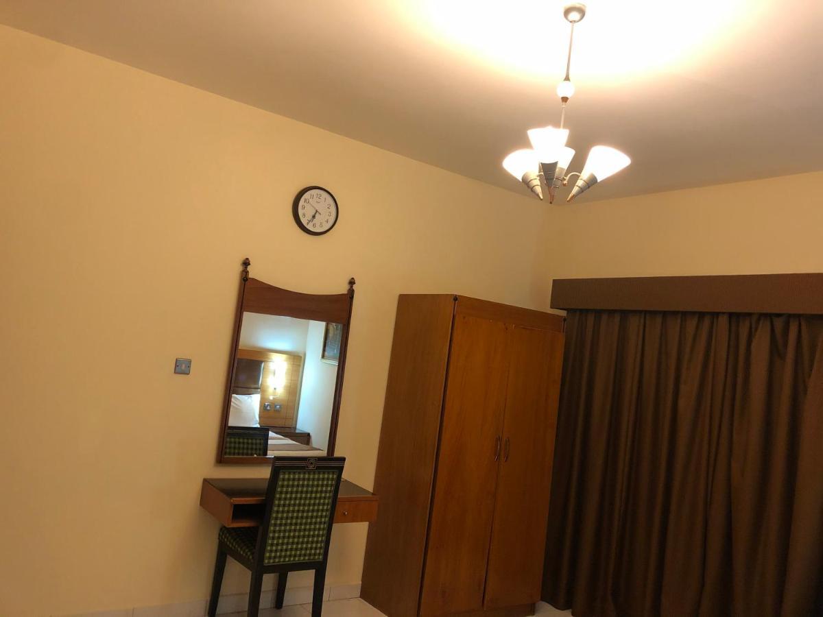 New Royal Mark Hotel Apartments ドバイ エクステリア 写真