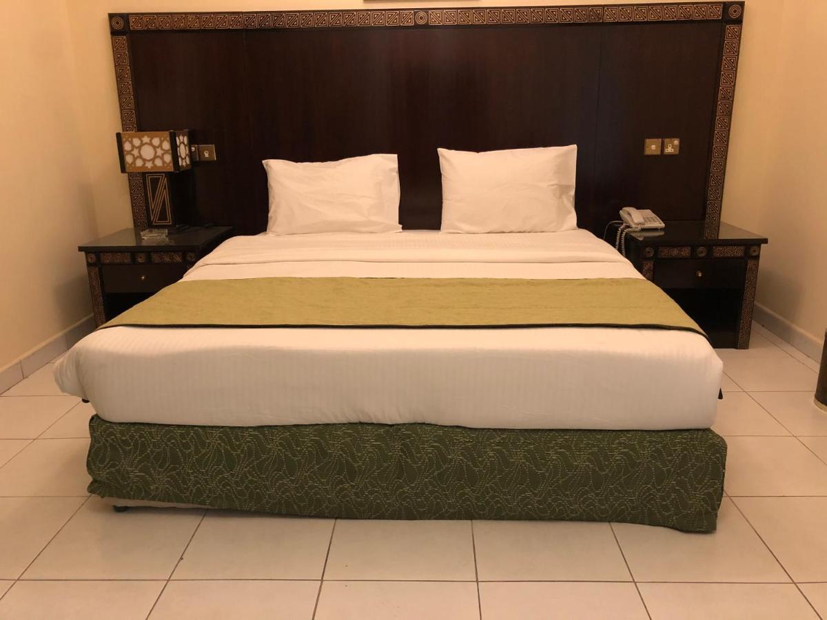 New Royal Mark Hotel Apartments ドバイ エクステリア 写真